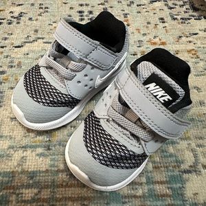 Nike downshifter 7 grey & black infant shoe. Like new